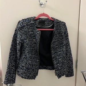 Navy blue patterned Banana Republic blazer, size 6, zip closure, textured